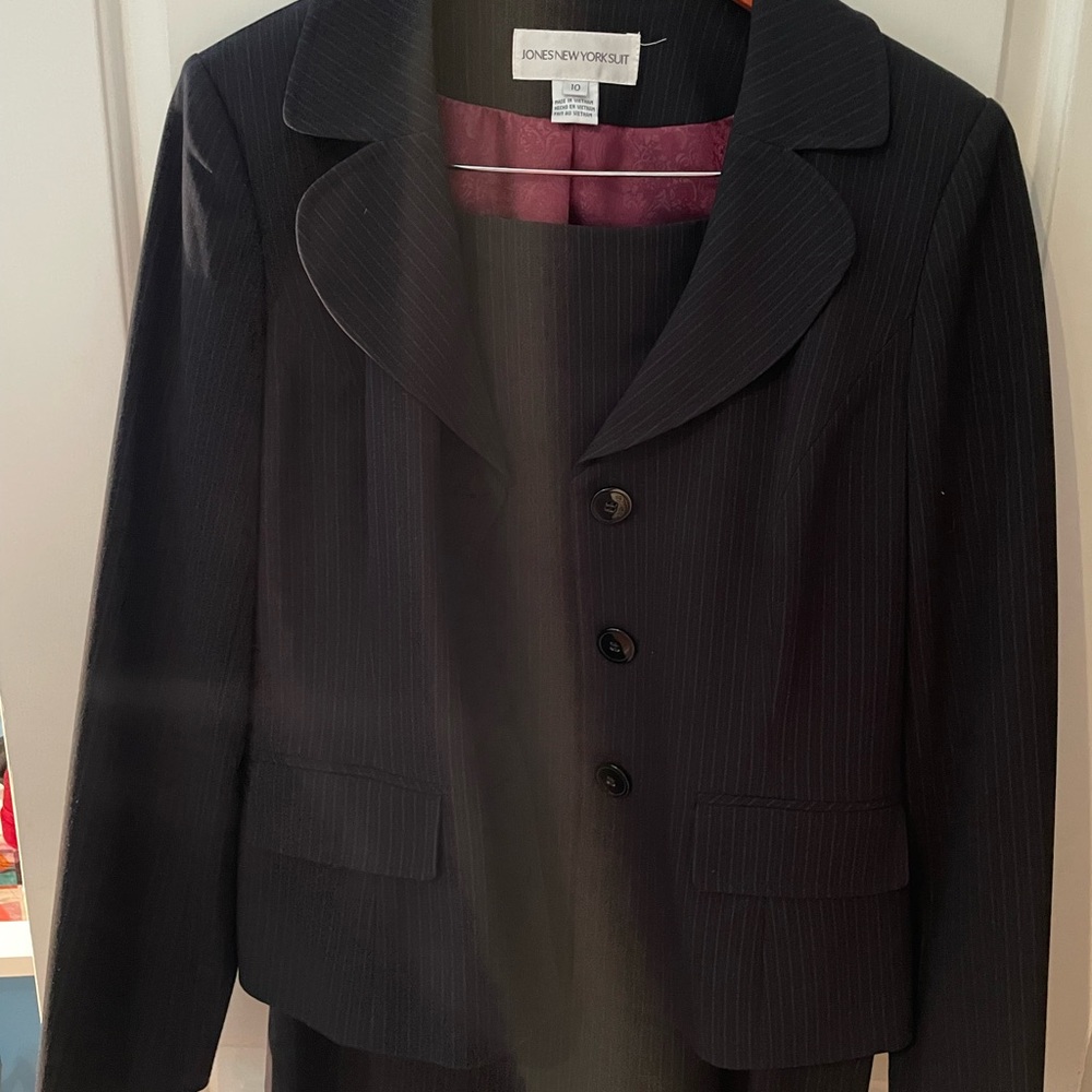 Beautiful matching outfit - skirt and blazer